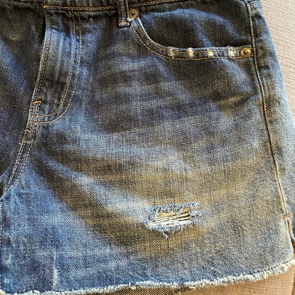 GAP 1969 Distressed Denim Jean Shorts Size 28R EUC - Picture 4 of 14